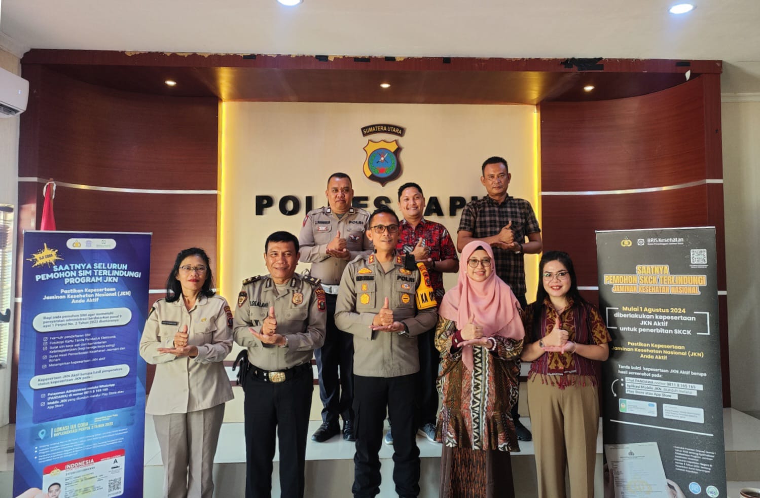 Kepala BPJS Kesehatan Sibolga, Rita Masyita Ridwan bersama Kapolres Taput, AKBP Ernis Sitinjak, foto bersama usai koordinasi persiapan implementasi Perpol Nomor 2 Tahun 2023 dan Nomor 6 Tahun 2023.