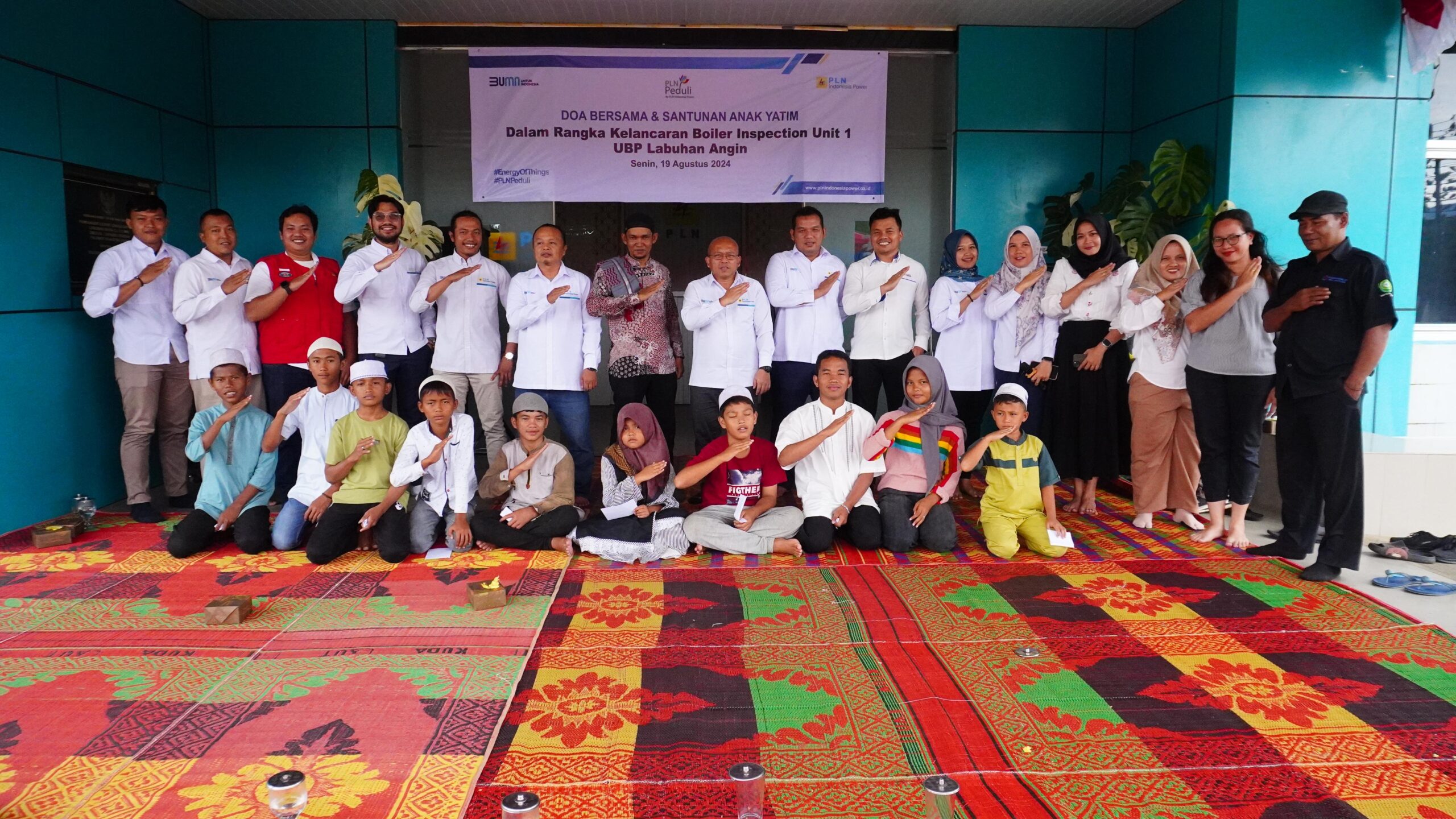 Bersama jajaran PT. PLN IP UBP Labuhan Angin Usai memberikan santunan kepada anak yatim.