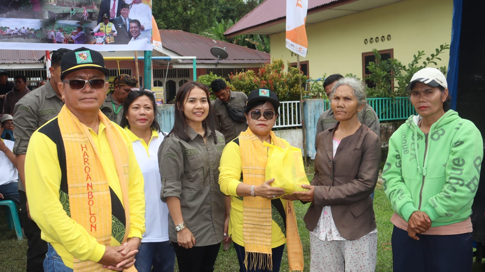 Sekda Simalungun, Ketua TP PKK Simalungun, Ketua TP PKK Kecamatan Girsang Sipangan Bolon di lokasi kegiatan Marharoan Bolon