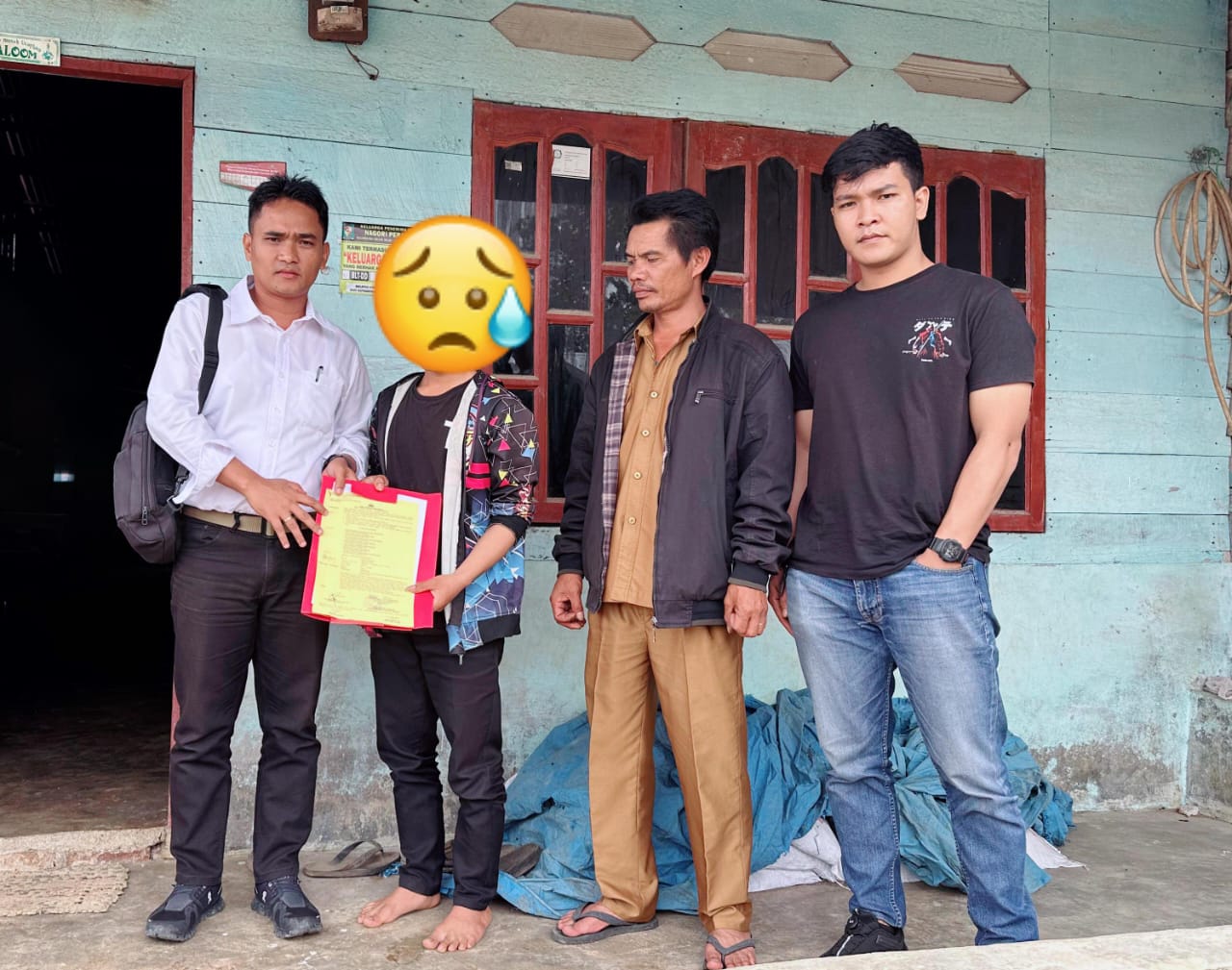 Ditutup stiker emoji pelaku saat di amankan personil PPA Polres Simalungun