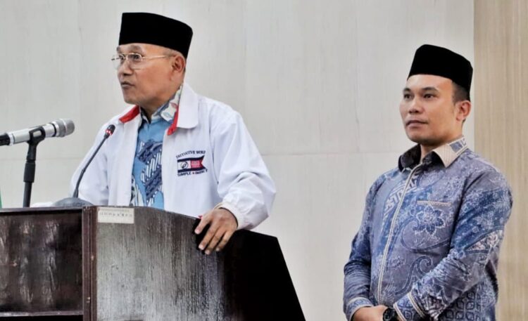Bupati Simalungun periode 2025-2030 terpilih Anton Achmad Saragih alias Antonoius Saragih (STTB SMA Negeri 15 Jakarta Utara) dan Wakil Bupati terpilih Benny Gusman Sinaga