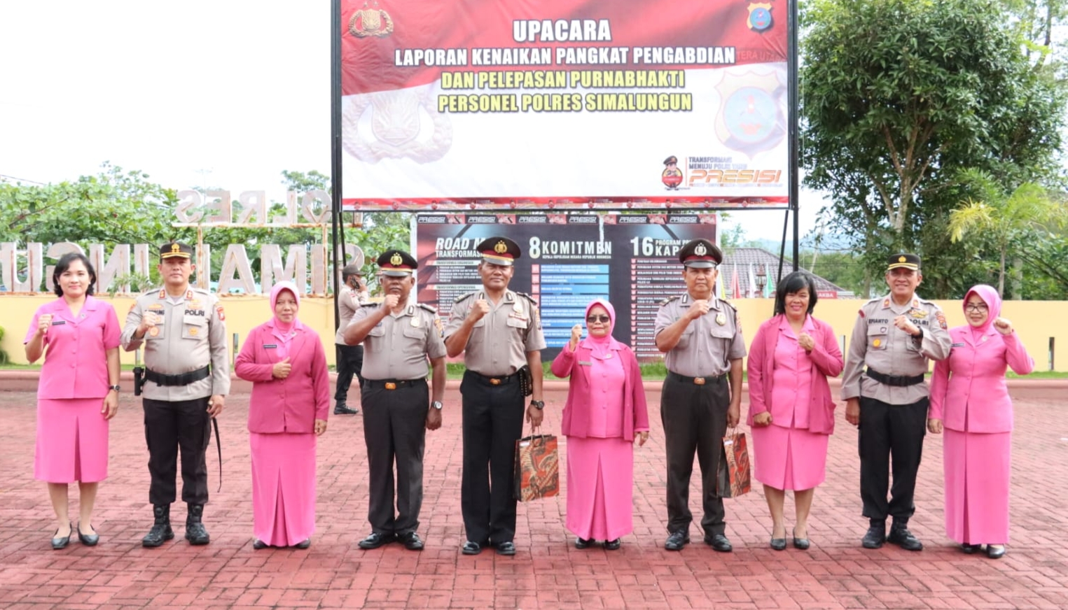 Kapolres Simalungun photo bersama personel purnabakti