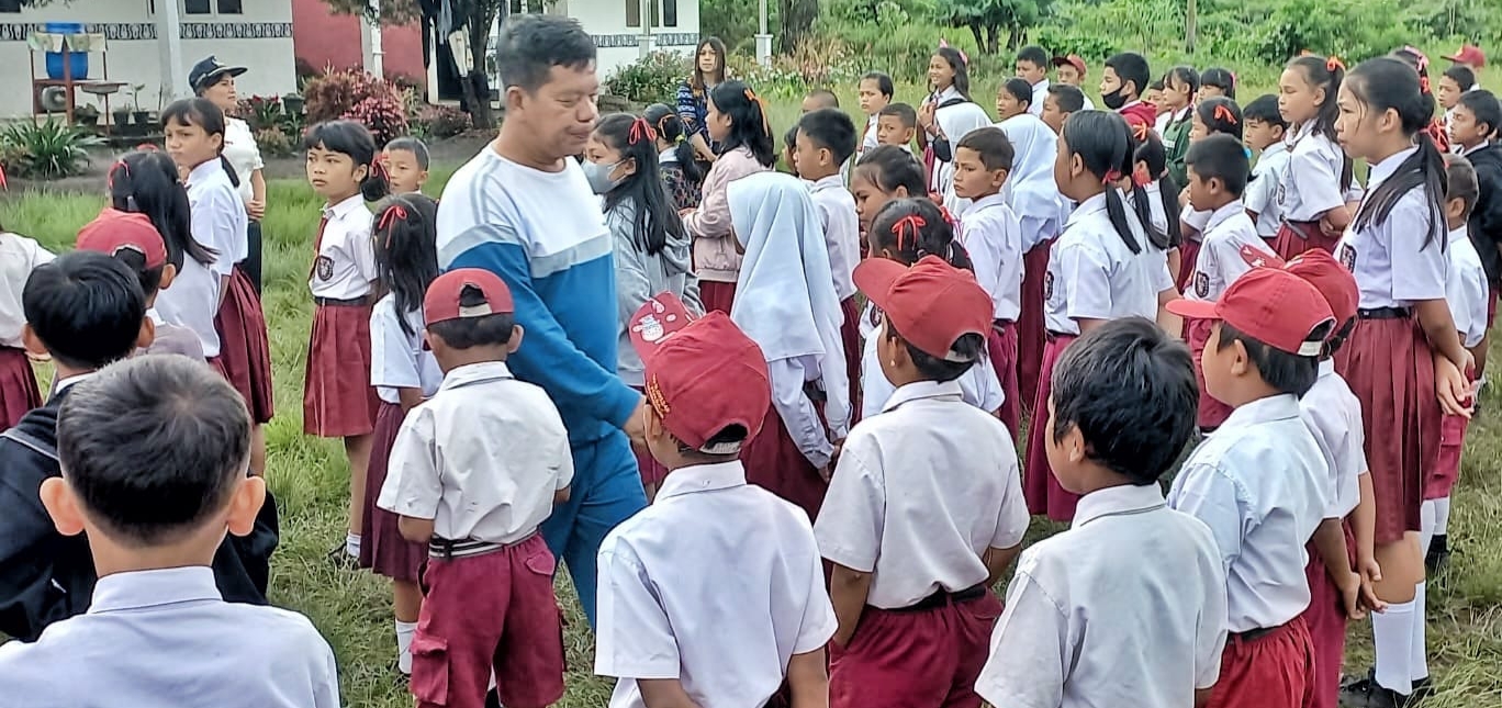 Bupati Radiapoh menyambangi SD 2 Tiga Runggu