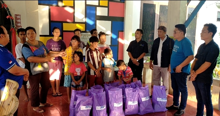 Diakones Heldiana Malau saat menyampaikan terimakasih kepada para pengurus JMSI Sumut dan Simalungun
