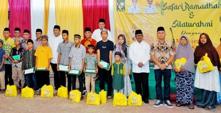 Wabup H Zonny Waldi dan Sekda Esron Sinaga berphoto bersama