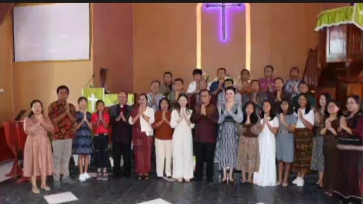 Ketua TP-PKK Kabupaten Toba, Rita Marlina Poltak Sitorus, Sekdakab Toba Augus Sitorus, Ketua DWP Kabupaten Toba, Irma Augus Sitorus, Staf Ahli Bupati, dan sejumlah pimpinan perangkat daerah (Aldy)
