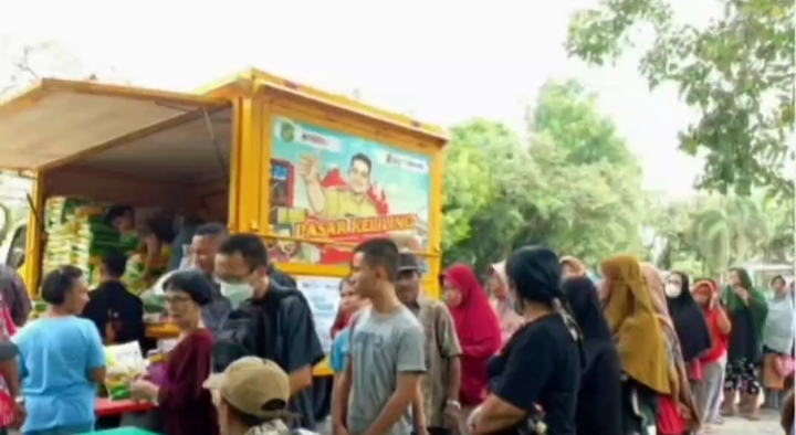 Bahan pokok mobil pasar murah diminati masyarakat