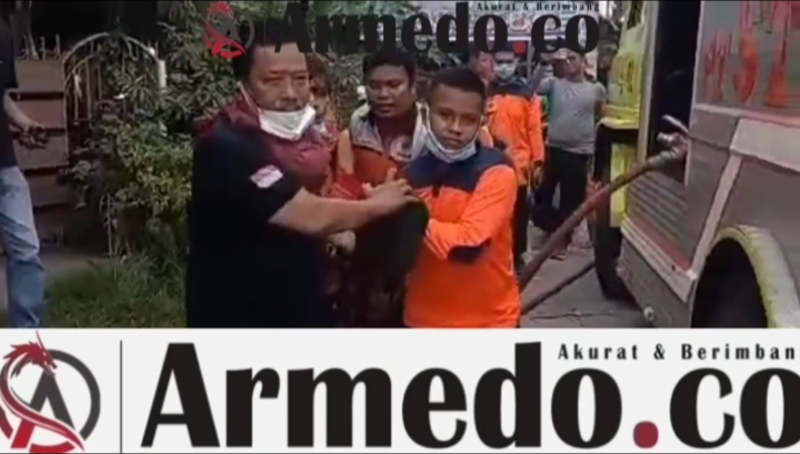 Korban kebakaran dilarikan ke rumah sakit