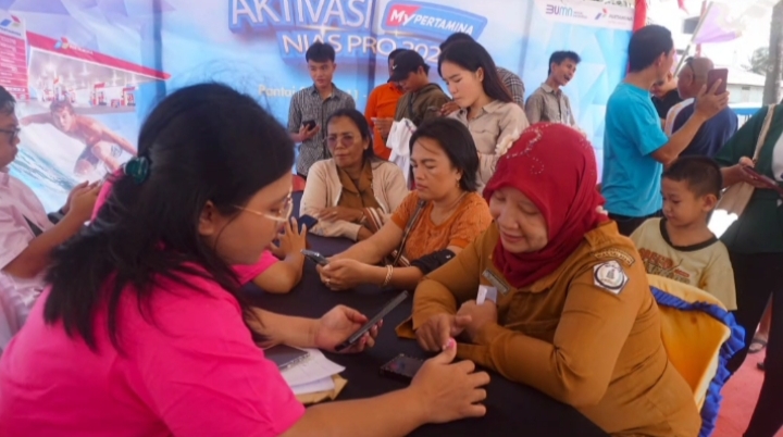 Ibu ibu penerima pasokan Pertamina