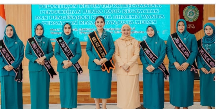Foto bersama di Pendopo Rumdis
