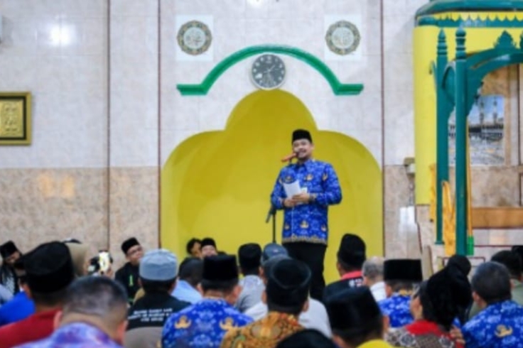Wali Kota Medan, Bobby Nasution ketika melakukan Safari Jumat di mesjid Raya Kedatukan Sunggal Serbanyaman ( ist)