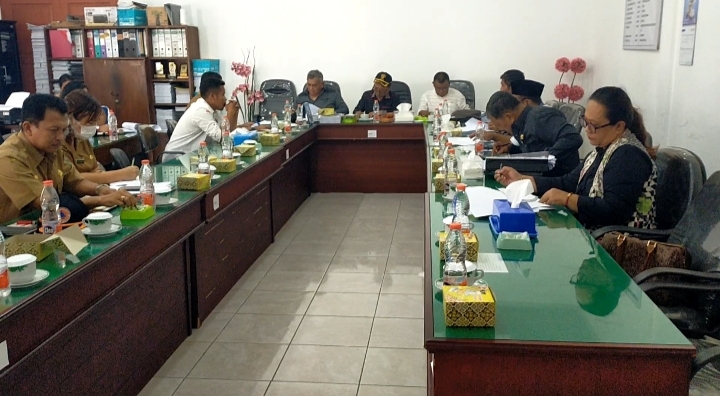 Suasana rapat DPRD Simalungun Komisi IV bersama mitra kerja tentang pembahasan rincian belanja sub kegiatan SKPD Tahun 2023
