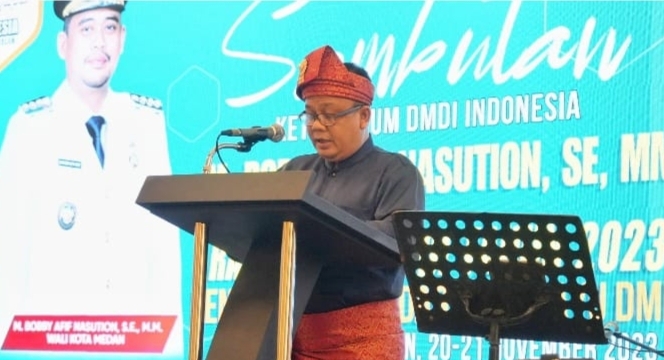 Kepala Dinas Pendidikan dan Kebudayaan Kota Medan, Benny Sinomba Siregar saat menyampaikan sambutannya ( Ist)