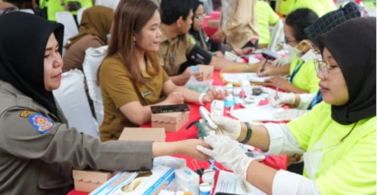 ASN Pemkot Medan sedang melakukan cek kesehatan gratis di acara JKN yang digelar Diskes ( ist)