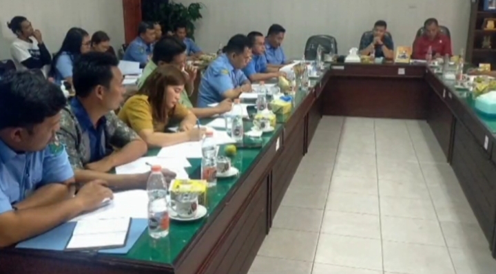 RDP Komisi III DPRD Simalungun dengan petinggi PDAM Tirta Lihou Simalungun di ruang Komisi 3 di Pematang Raya
