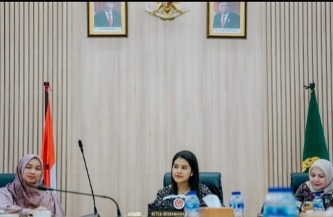 Ketua Dekranasda Kota Medan, Kahiyang Ayu Bobby Nasution didampingi wakil Kota Medan Ismiralda Wiriya Alrahman, Sekretaris Dekranasda Asmalita Zulkarnain, Ketua Harian Dekranasda sekaligus Kadis Koperasi UKM Perindustrian dan Perdagangan Medan saat menerima kunjungan dekanat Fakultas Ekonomi Unpri ( ist)