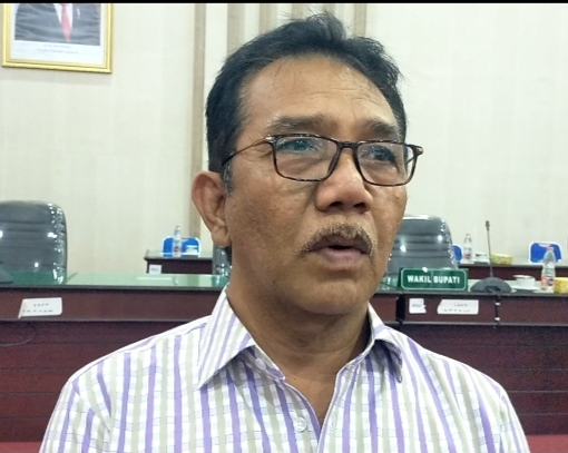 Ketua DPRD Simalungun saat memberi keterangan pers di ruang paripurna DPRD Simalungun di Pematang Raya