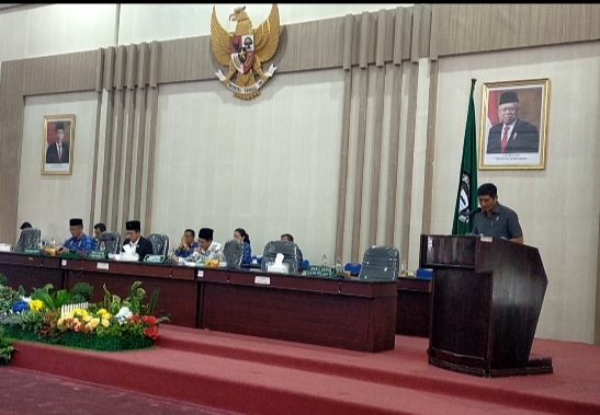 Juru bicara laporan Banggar pada rapat Paripurna DPRD Simalungun, Rabu (28/11/2023)