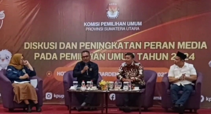 Wakil Ketua Bidang Pendidikan PWI Sumut Sugiatmo saat menyampaikan pemaparannya pada acara KPU Sumut