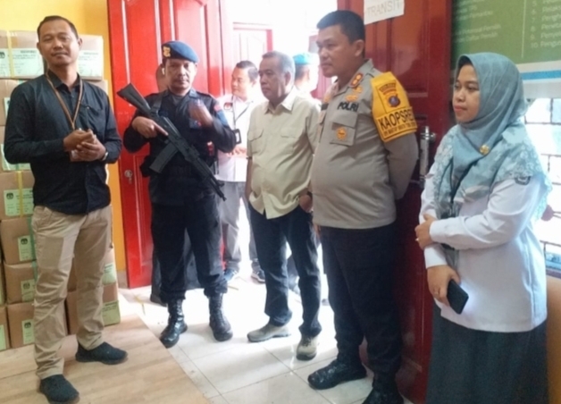 Kasek Bawaslu Simalungun, Kapolres Simalungun foto bersama