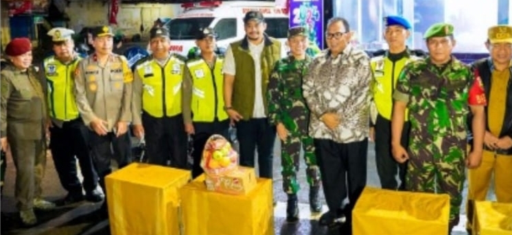 Wali Kota Medan, Bobby Nasution dan PJ Gubsu, Hasanuddin melakukan peninjauan sejumlah Gereja pada saat malam Natal ( ist)