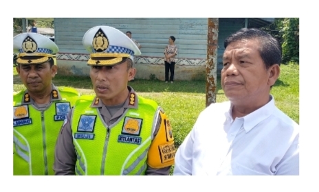 Bupati Simalungun Radiapoh Hasiholan Sinaga bersama Dirlantas Polda Sumut Kombes Pol Muji Ediyanto.(Zai)
