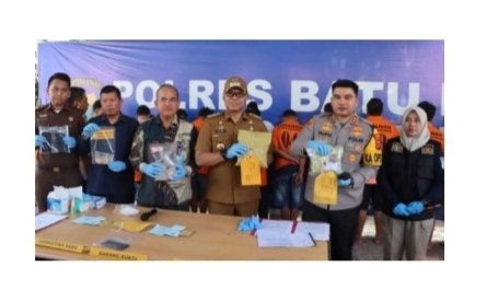 Press rilis pemusnahan narkotika jenis sabu Polres Batu Bara,(humas.polri.go.id)