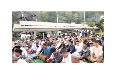 Suasana berlangsungnya Sholat Idul Fitri 1445 Hijriah,(*)
