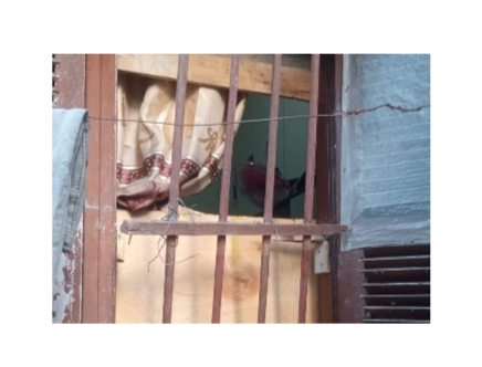 Jendela belakang rumah Herlina yang diduga dirusak maling,(Herlina)