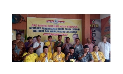 Robinsar Sinaga dan Tim Penjaringan Balon Wali Kota dan Wakil Wali Kota Sibolga serta pendukungnya usar mendaftar sebagai balon Wali Kota Sibolga Periode 2024-2029 dari Golkar.