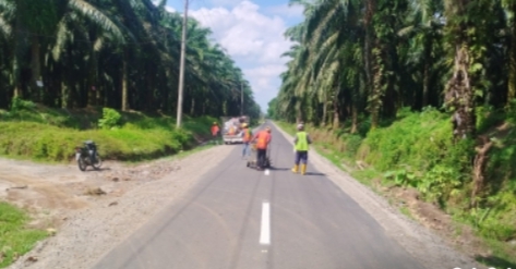 Pengerjaan list atau garis tengah Jalan