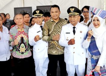 Bupati dan Wakil Bupati Simalungun bersama sanak saudara dan Wakil Ketua DPRD Simalungun dari Partai Gerindra Bona Uli Rajagukguk