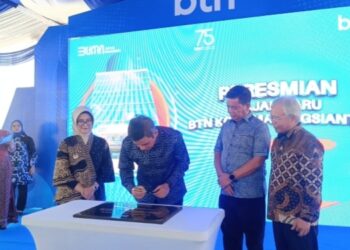 Bupati Simalungun Radiapoh Hasiholan Sinaga dan Wali Kota Pematang Siantar Susanti turut menyaksikan peresmian gedung baru oleh Dirut BTN Nixon LP Napitupulu
