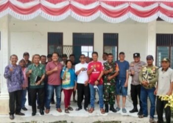 Para pengurus, masyarakat, Muspika Haranggaol Horison foto bersama
