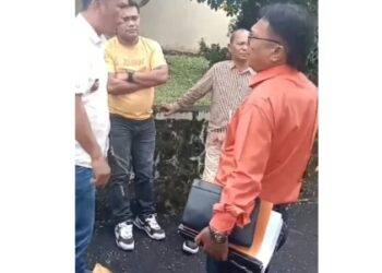 Pangulu Nagori Pokan Baru Kecamatan Huta Bayu Raja, Jefri Gultom SH pasca berupaya memintai Surat Keterangan Tanah dari pihak pengacara pemenang perkara atas lahan di Kuala Gunung