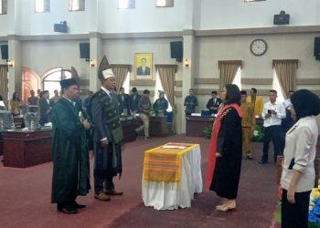 Ketua PN Simalungun Erika Sari Ginting pasca memandu pengambilan sumpah atau janji Ketua DPRD Simalungun Sugiarto SE.