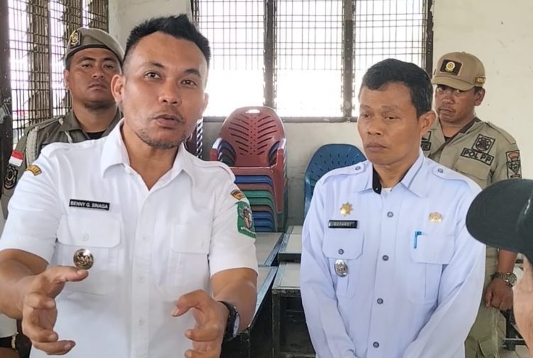 Wakil Bupati Simalungun Benny Gusman Sinaga pasca mendesak Camat Dobana segera melakukan pembersihan dan penataan terhadap Wisma Karya yang keadaan jorok dan kumuh