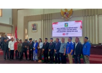 Bupati dan istri, wakil bupati dan istri bersama tamu undangan