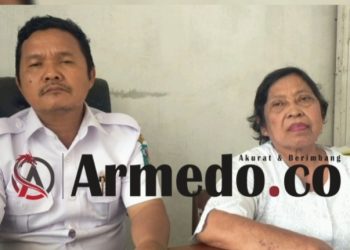 Korwil Pendidikan Hatonduhan, Rommel Hutabarat ditemui di ruang kerjanya dan didampingi salah seorang Kepsek disana