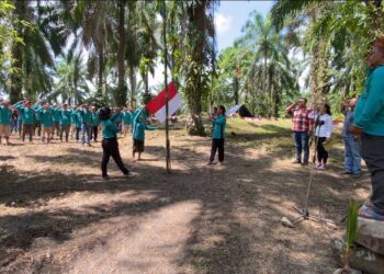 KELOMPOK TANI HUTAN TERATAI, RAYAKAN HUT RI DI TENGAH HUTAN