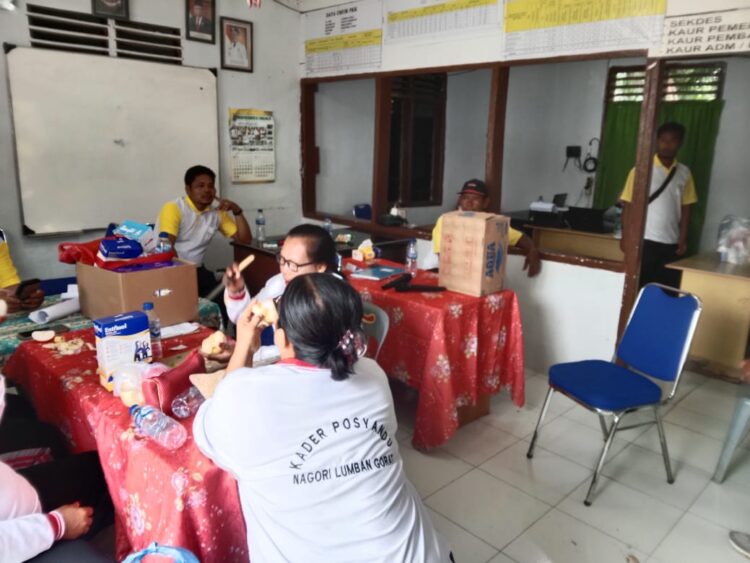 NAGORI LUMBAN GORAT BAGIKAN MAKANAN TAMBAHAN UNTUK LANSIA