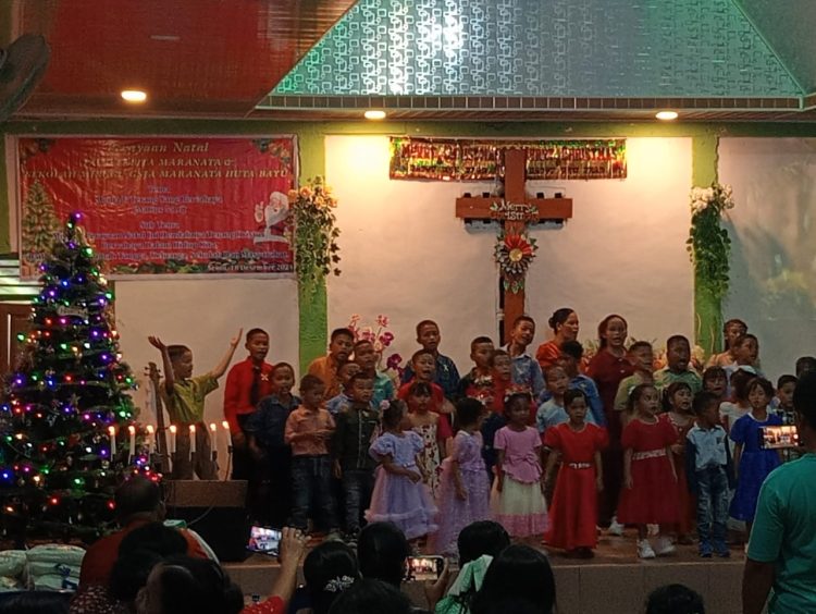 Perayaan Natal Paud Tabita Maranata Berikan Bingkisan kepada para Lansia