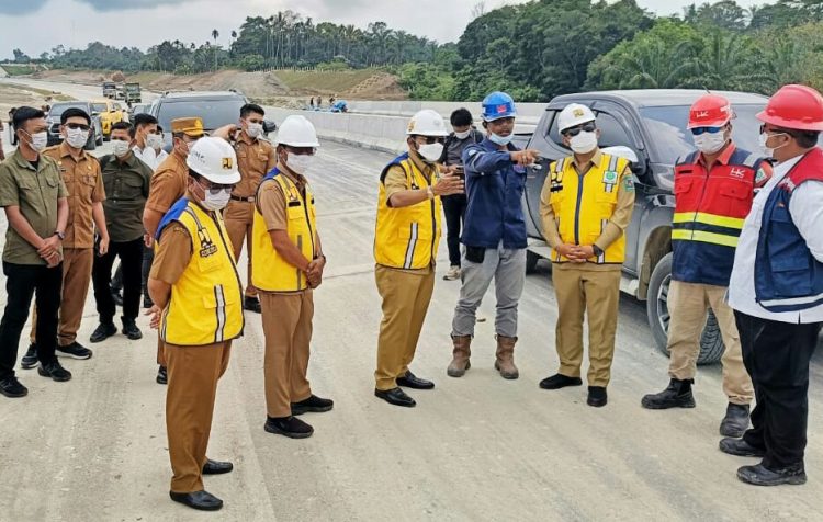Bupati Dan Wakilnya Tinjau Jalan Tol Sinaksak – Panei