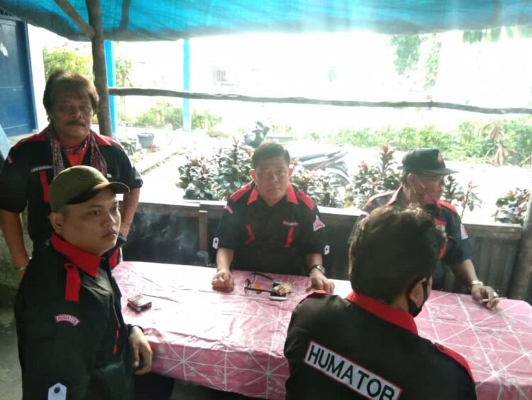Ketua Umum Humatob Kabupaten Simalungun, Pardomuan Nauli Simanjuntak, didampingi Grogol Butar-butar (Dewan Pendiri), Ladon Simanjutak (Satgas dan Miduk Panjaitan (Penasehat Hukum)