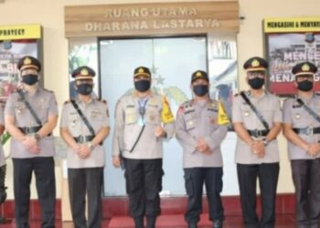 Kapolres bersama dengan jajarannya setelah Sertijab.