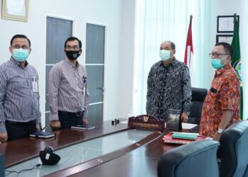 Walikota Tebing Tinggi Ir. H. Umar Zunaidi Hasibuan.MM Bersama Kepala Cabang BANK Sumut Saat Mendengarkan Video Comperence Gubsu.