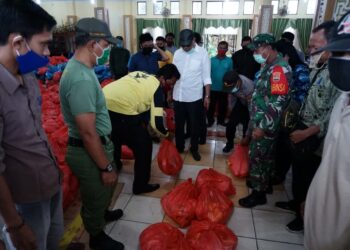 Wakikota Tebing Tinggi Ir. H. Umar Zunaidi Hasibuan. MM Memberikan Bantuan Kepada Masyarakat.