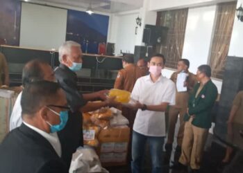 Serah terima bantuan Perum Jasa Tirta kepada pemerintah Kabupaten Toba