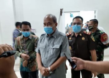 Walikota Tebingtinggi Umar Zunaidi Hasibuan saat memberikan keterangan