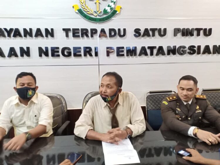Kajari Pematang Siantar memberikan keterangan kasus korupsi Kepala Dinas Kominfo Pematangsiantar, Rabu (22/07/2020).